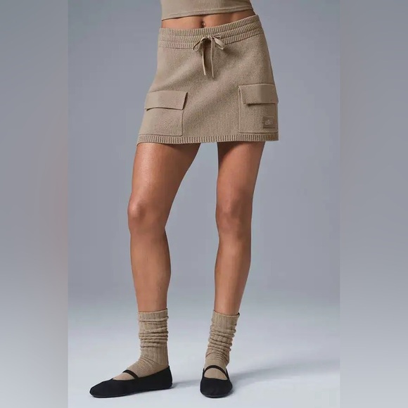 ALO Yoga Scholar Knit Cargo Skirt in Gravel - S is available for